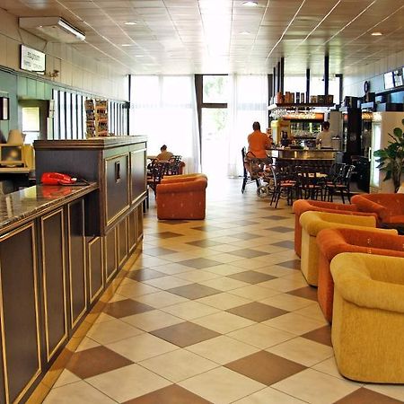 Hotel Magistern Шиофок Экстерьер фото