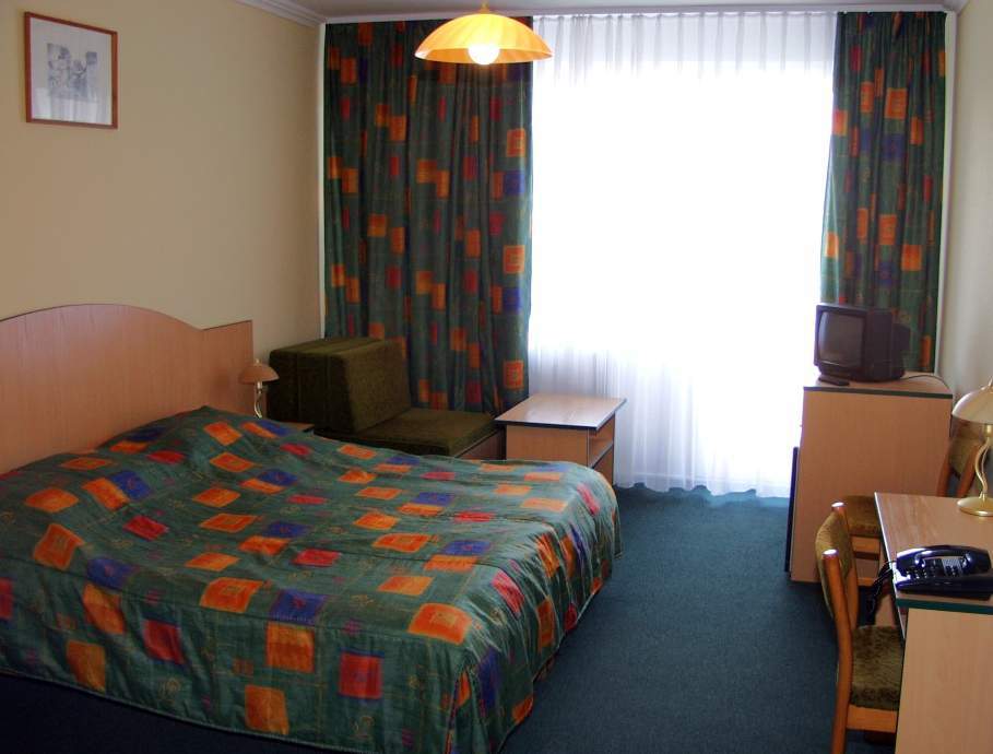 Hotel Magistern Шиофок Экстерьер фото