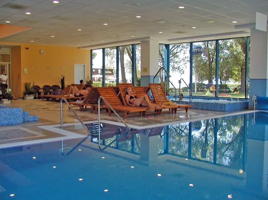 Hotel Magistern Шиофок Экстерьер фото