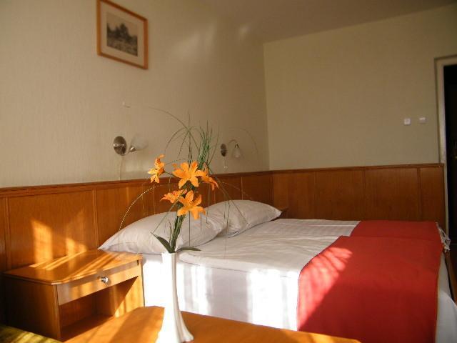 Hotel Magistern Шиофок Экстерьер фото