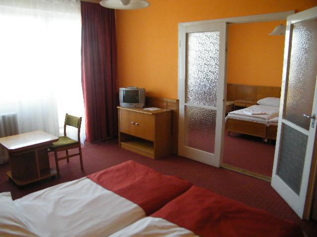 Hotel Magistern Шиофок Экстерьер фото